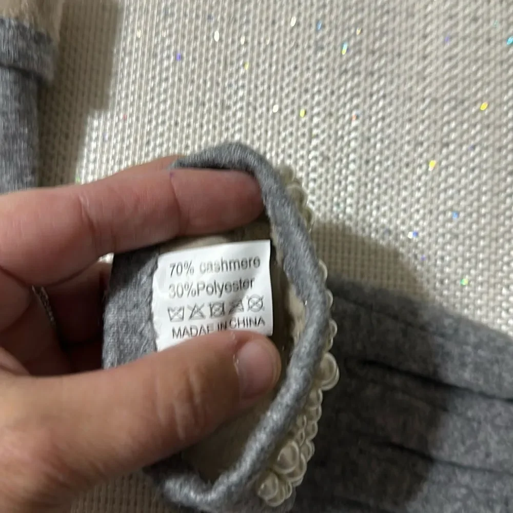 Gray Cashmere Blend Fine Knit Faux Pearl Beaded Fleece Lined E Tip Gloves